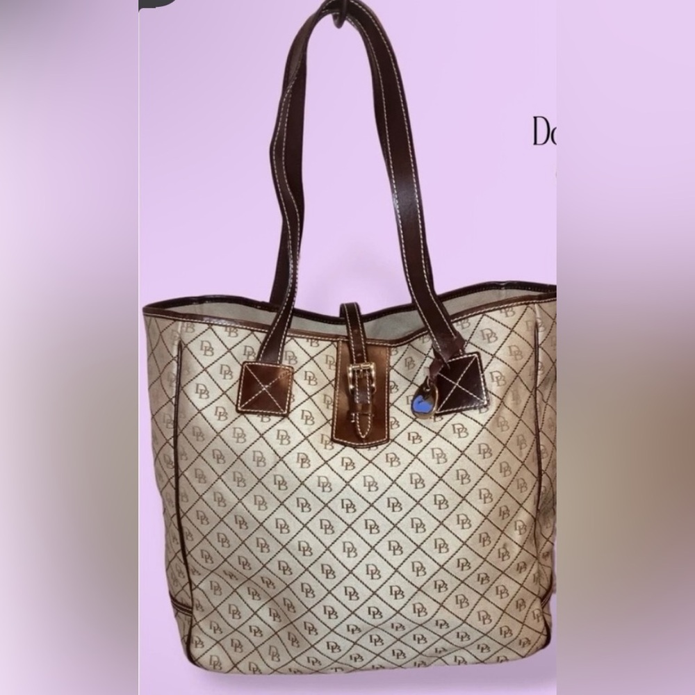 Dooney & Bourke NWT HUGE TOTE BAG Blue Duck Signature